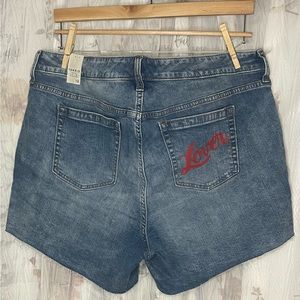 TORRID VINTAGE STRETCH DARK WASH SHORTS WITH LOVER POCKET